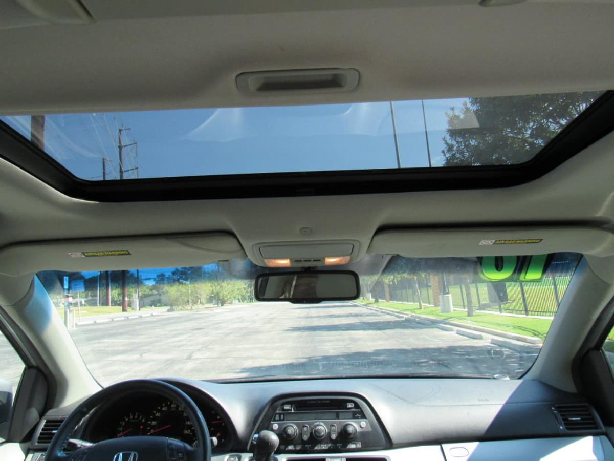 2010 Honda Odyssey - Image 16