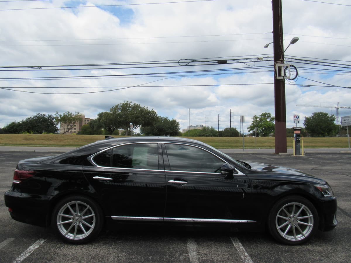 2014 Lexus LS - Image 3