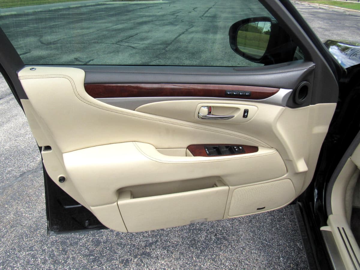 2014 Lexus LS - Image 8