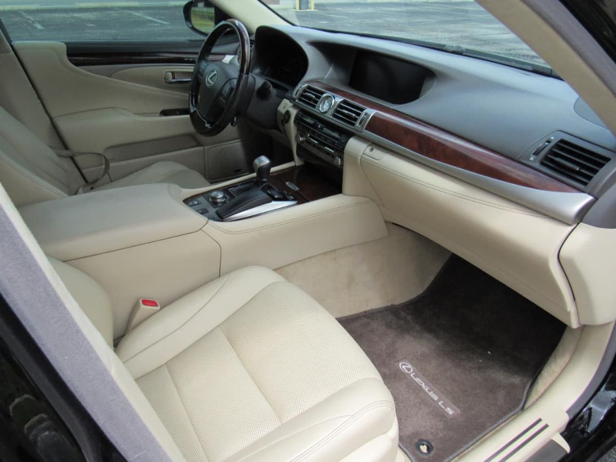 2014 Lexus LS - Image 12