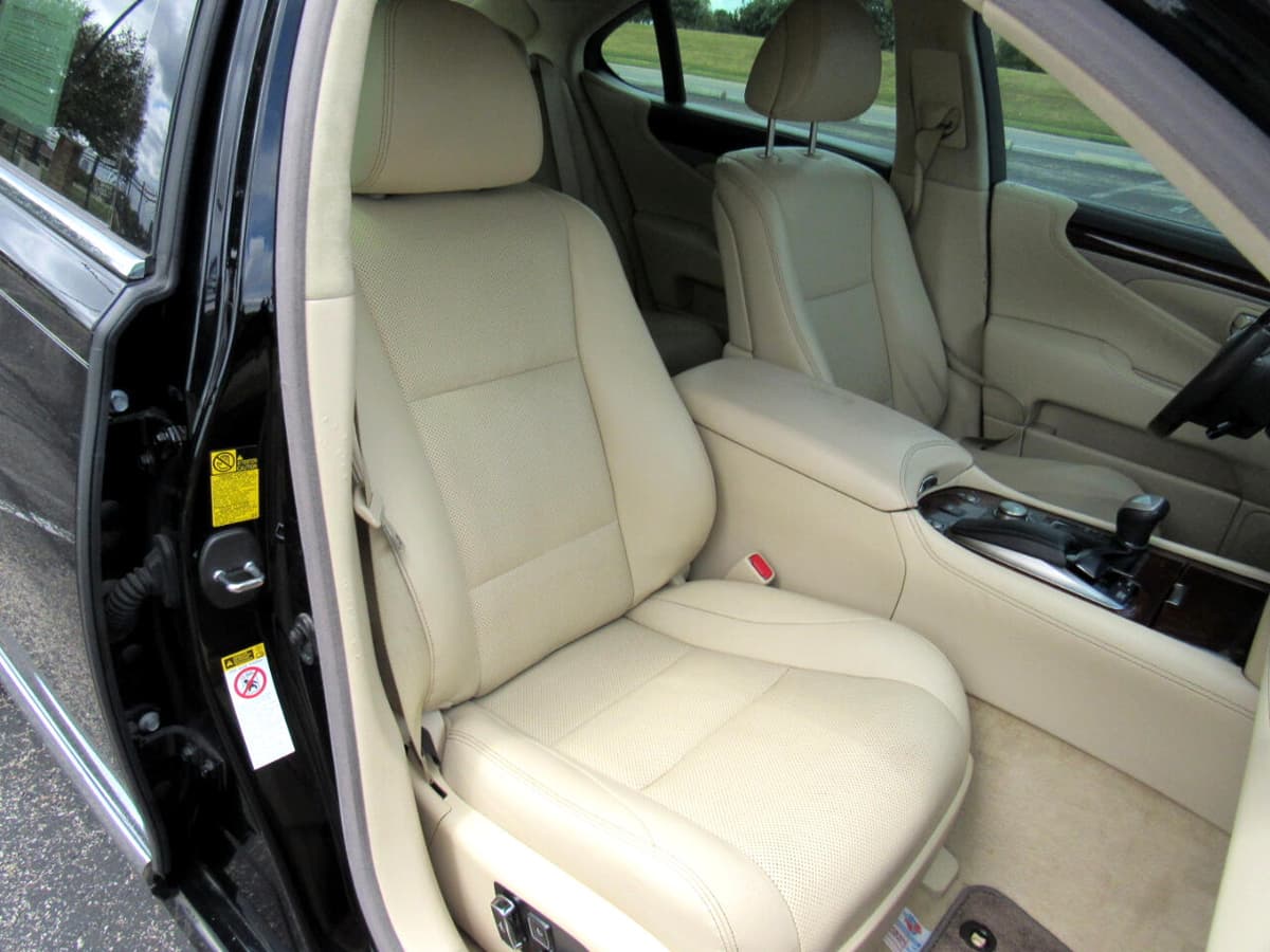 2014 Lexus LS - Image 13