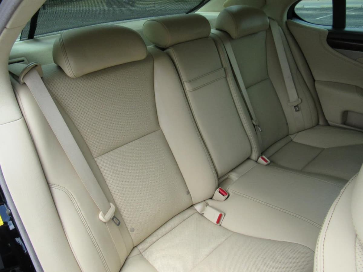 2014 Lexus LS - Image 14