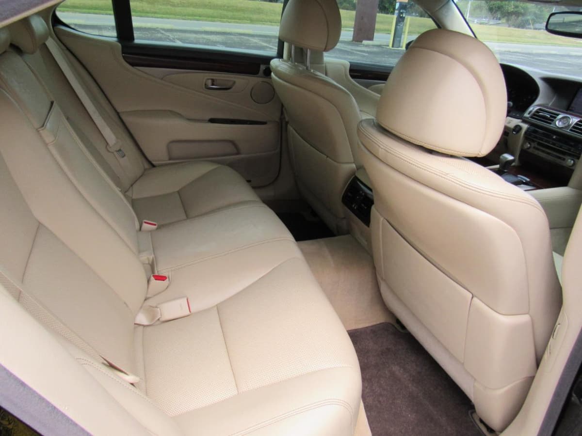 2014 Lexus LS - Image 15