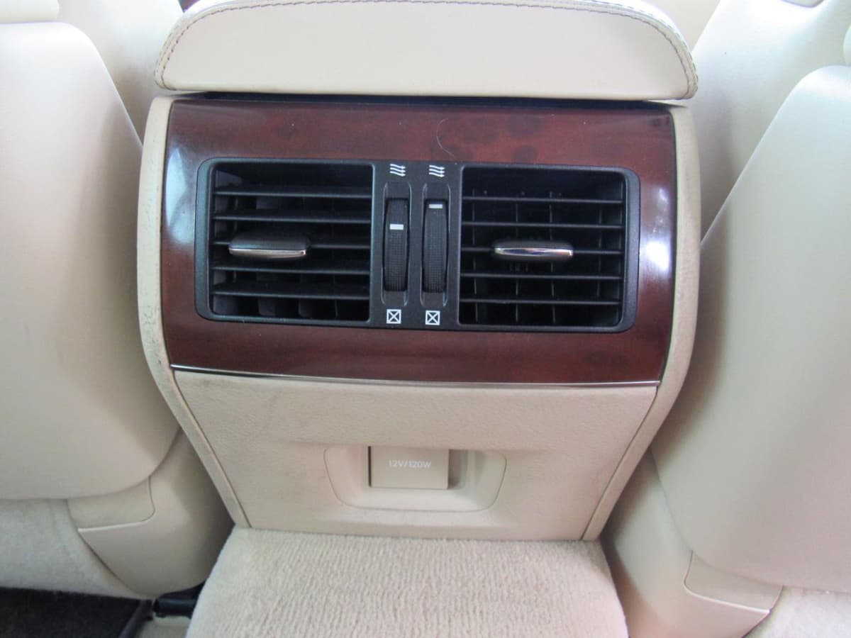 2014 Lexus LS - Image 16