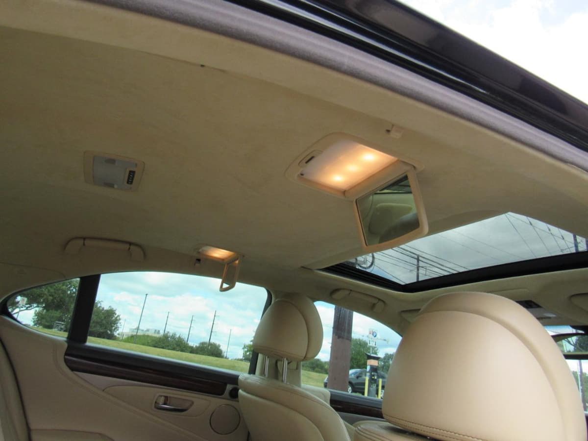 2014 Lexus LS - Image 17