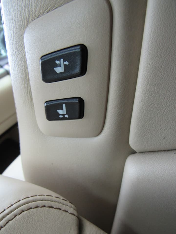 2014 Lexus LS - Image 18