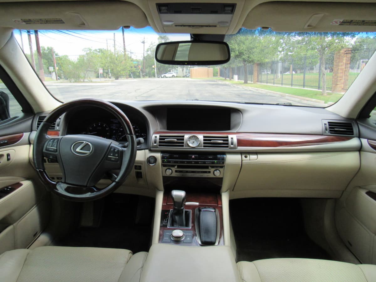 2014 Lexus LS - Image 19