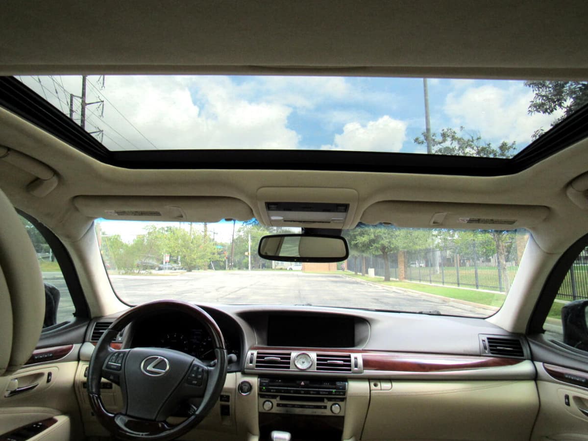 2014 Lexus LS - Image 21