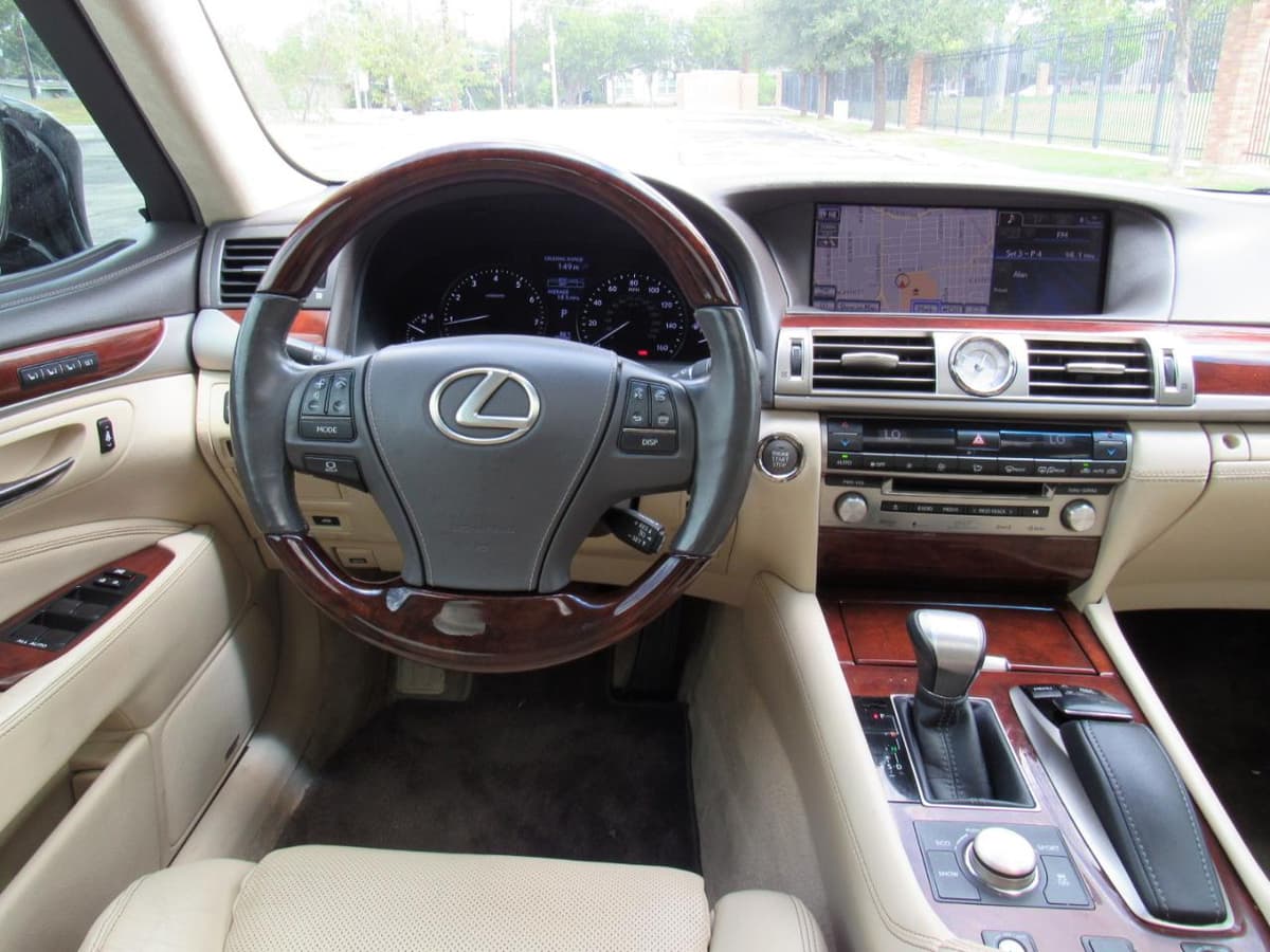 2014 Lexus LS - Image 22