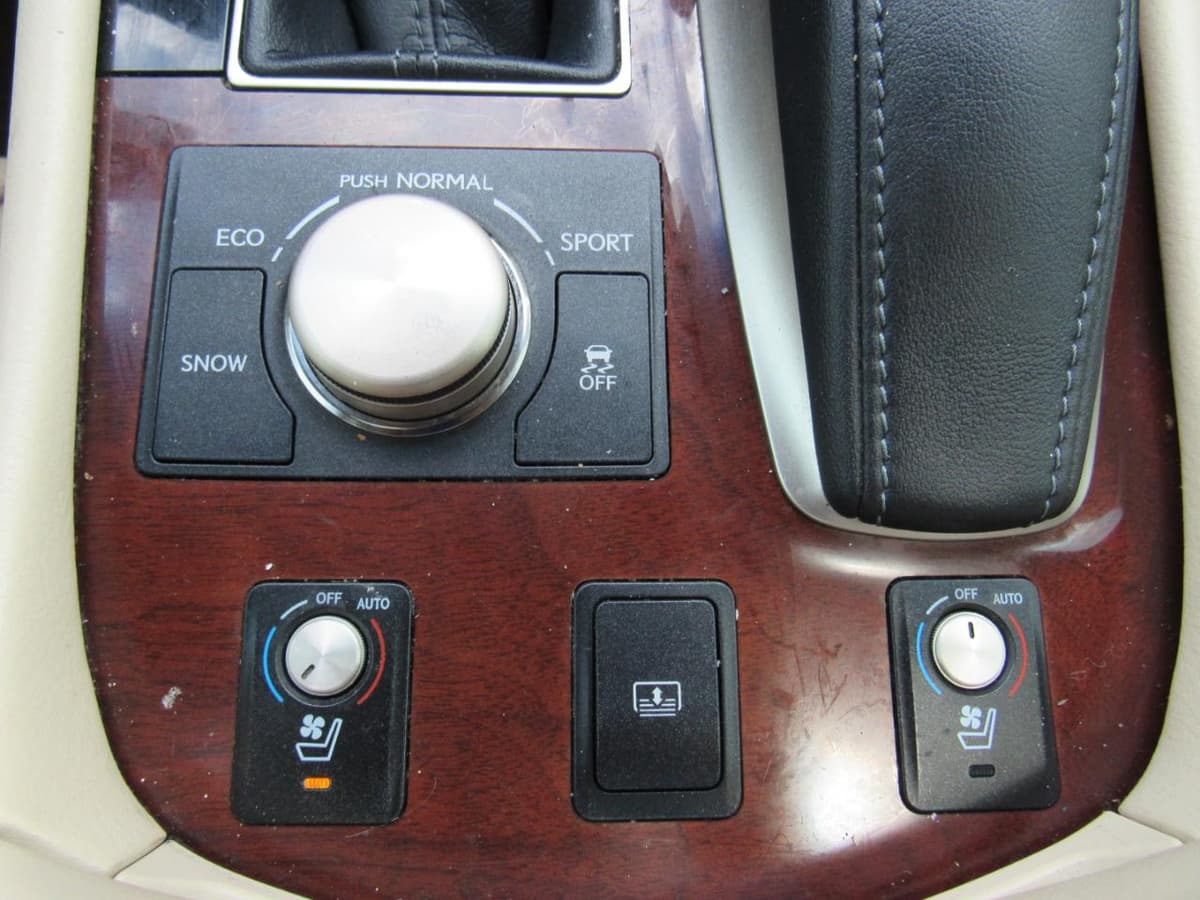 2014 Lexus LS - Image 23