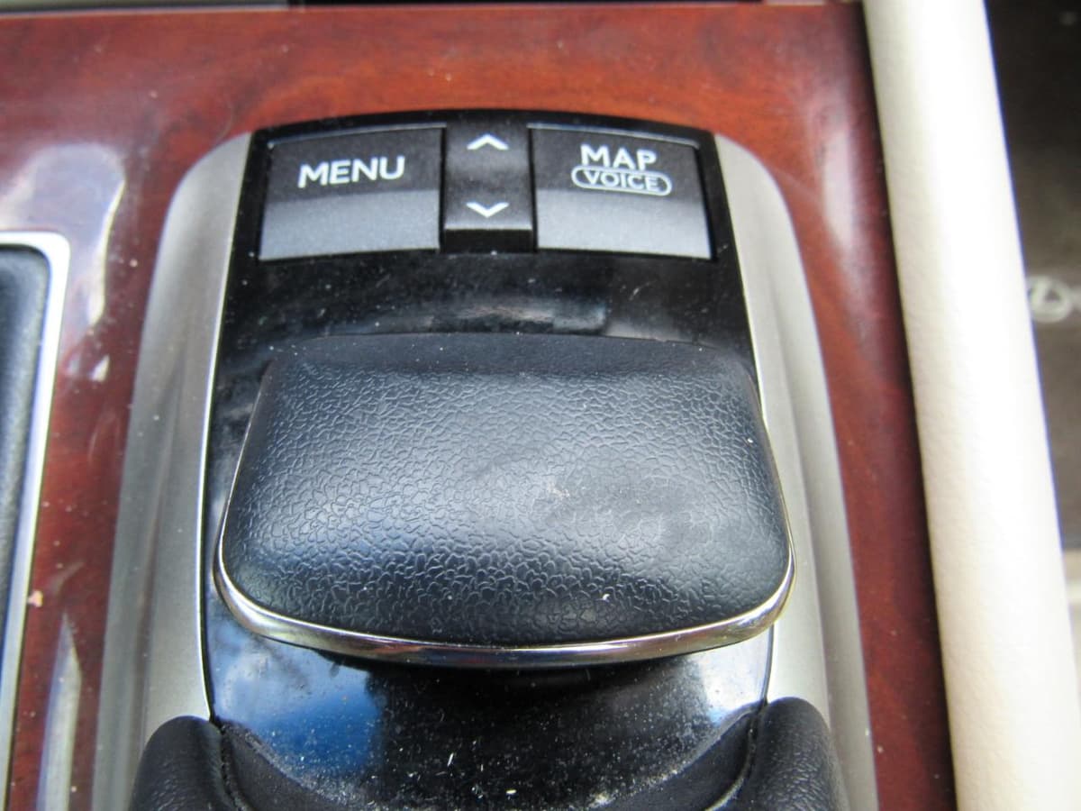 2014 Lexus LS - Image 24