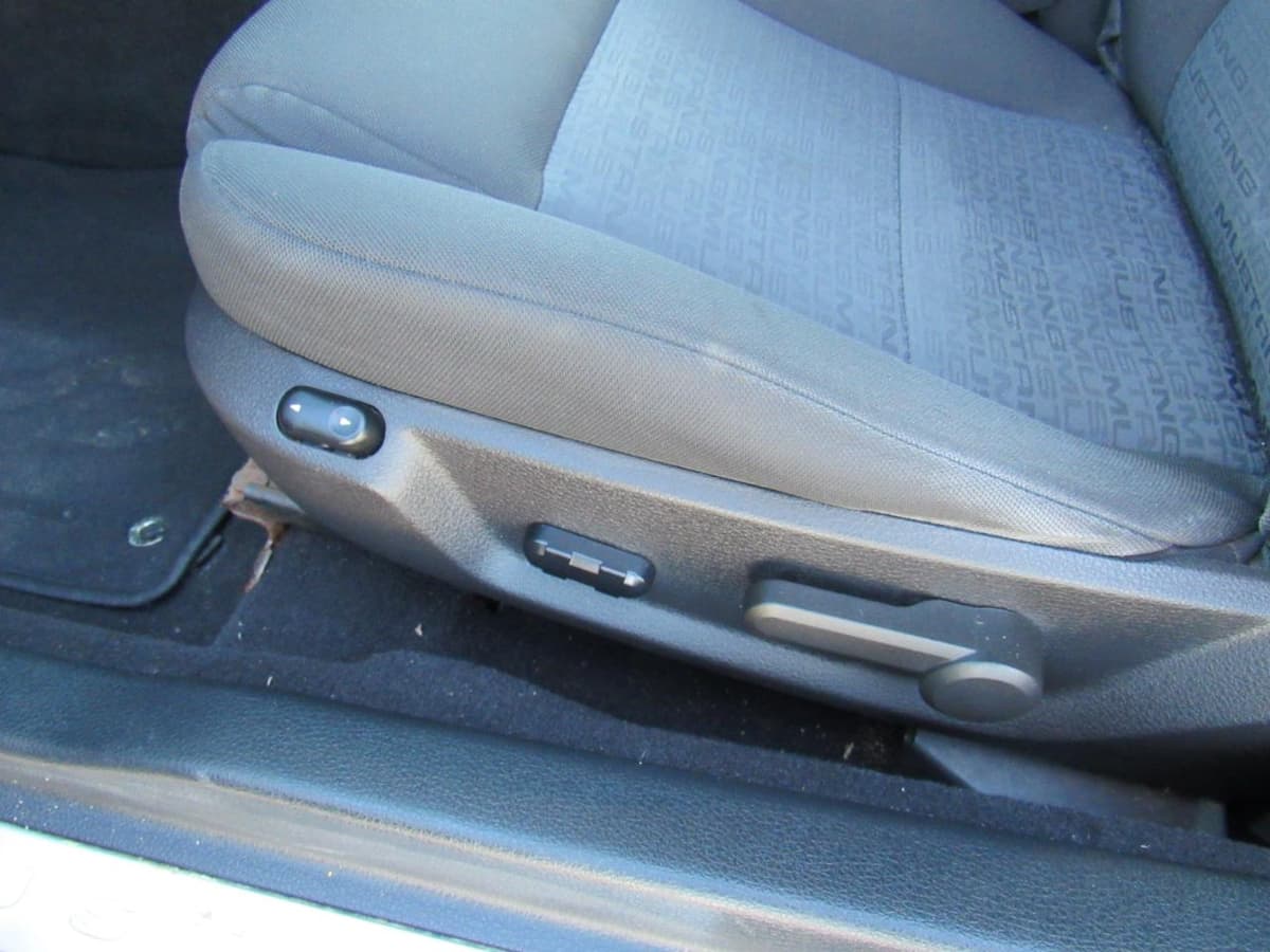 2008 Ford Mustang - Image 15