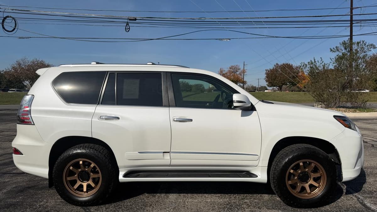 2017 Lexus GX - Image 3