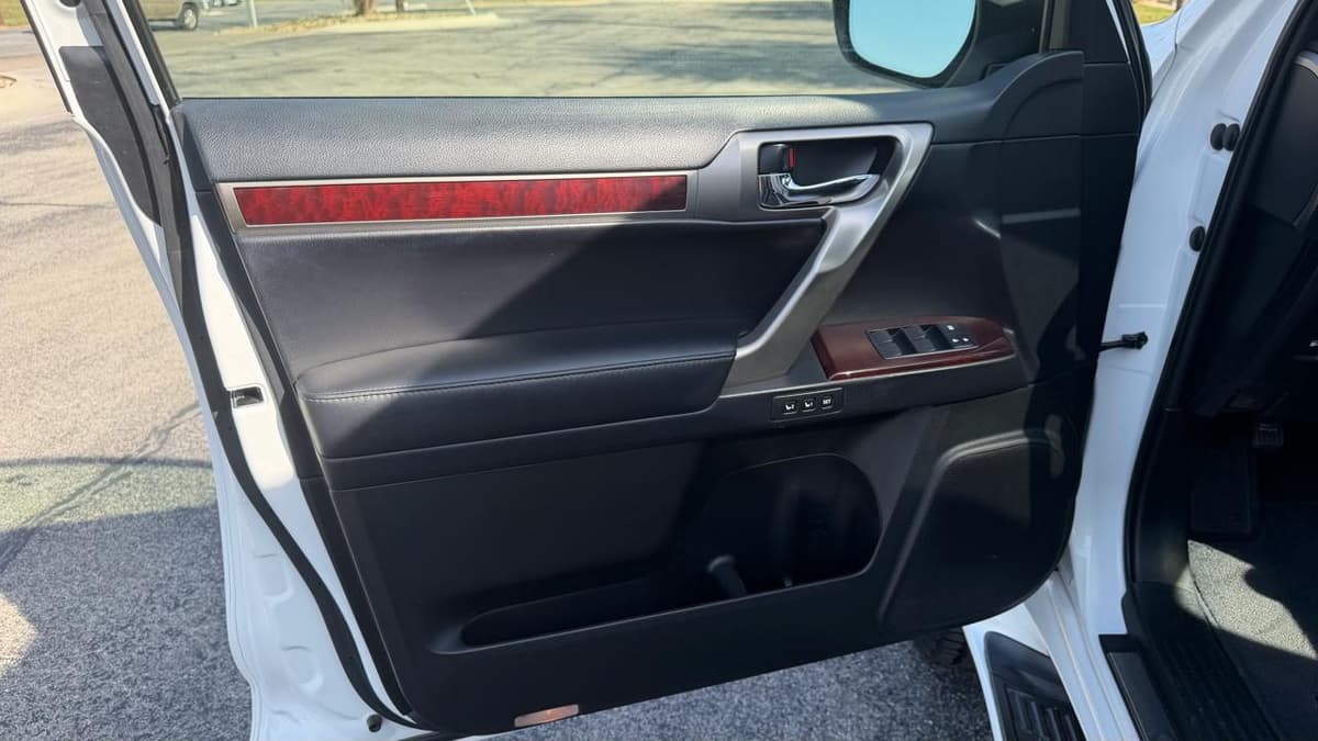 2017 Lexus GX - Image 8