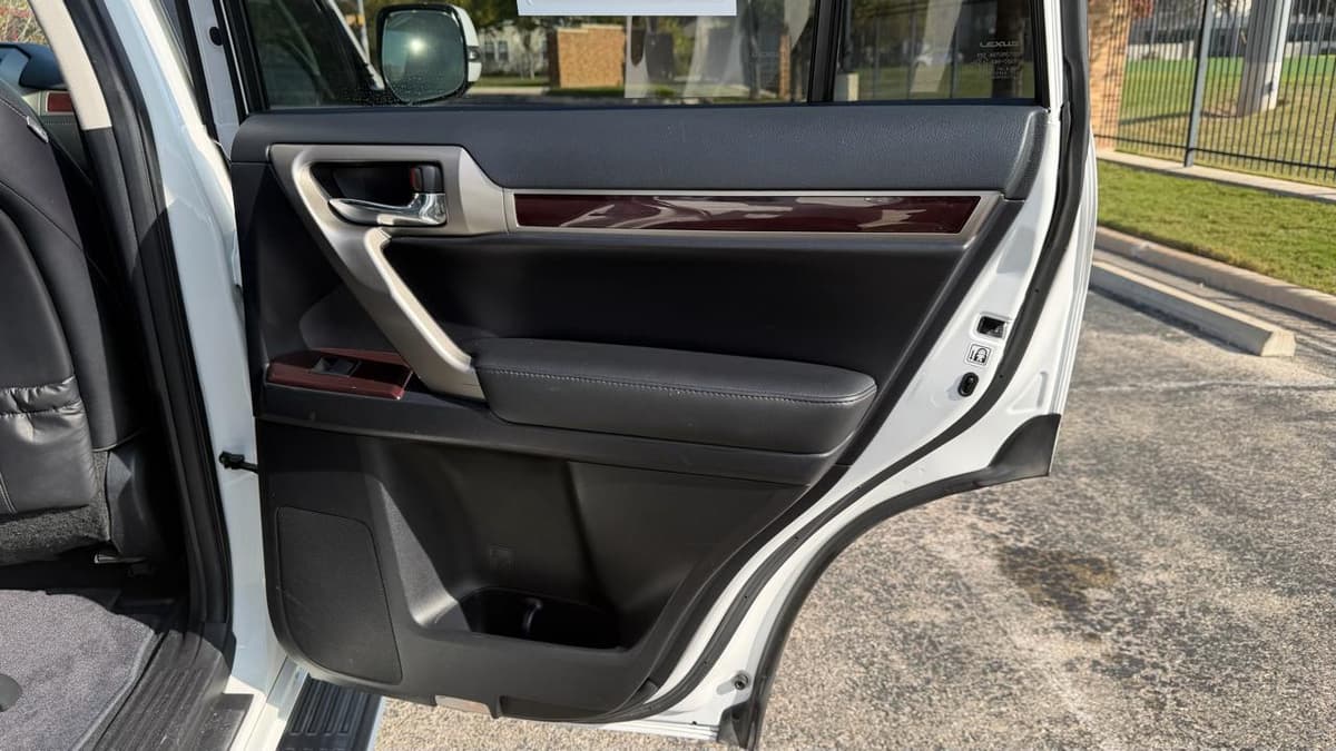 2017 Lexus GX - Image 12