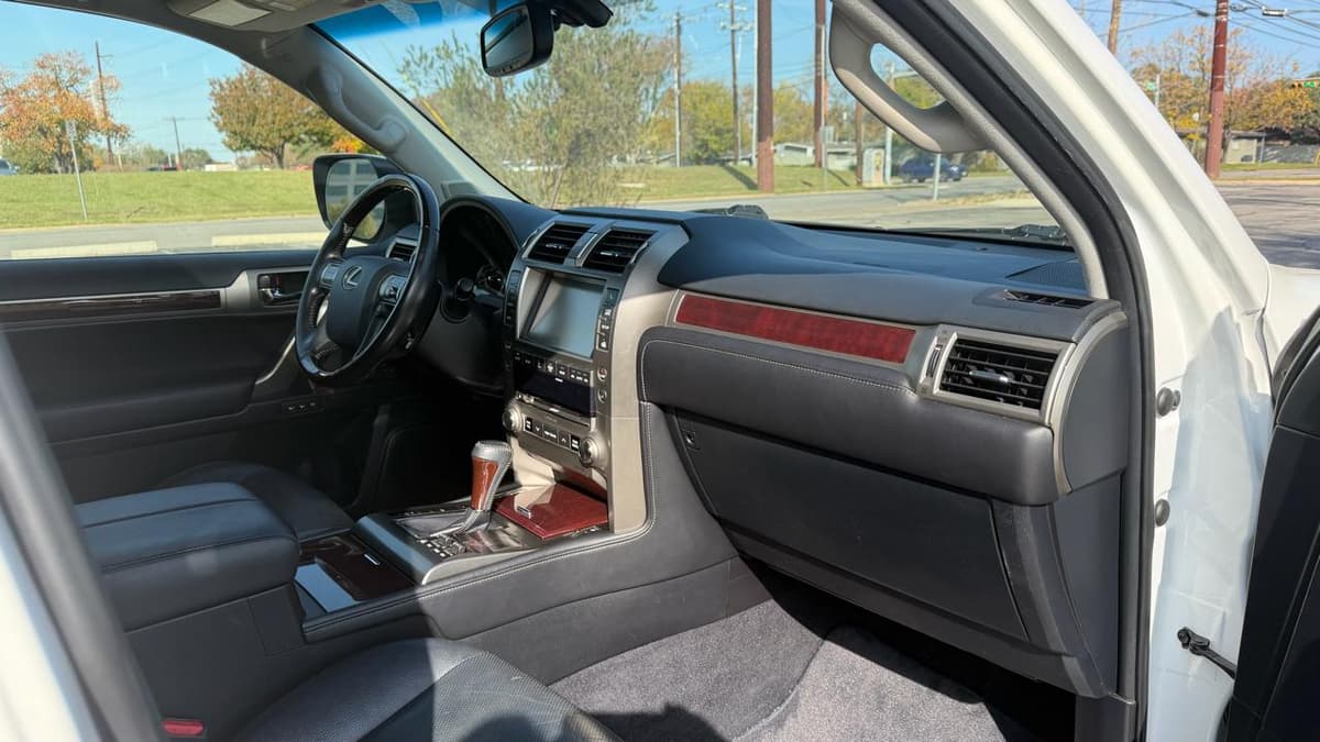 2017 Lexus GX - Image 14