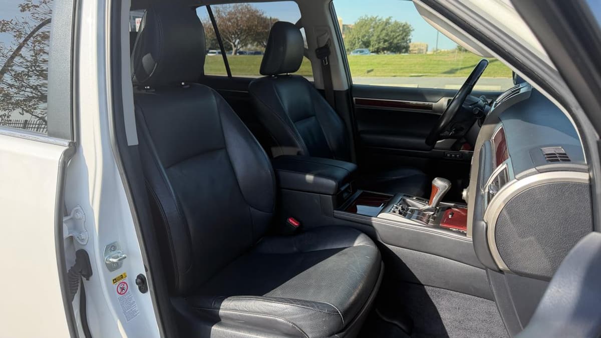 2017 Lexus GX - Image 15