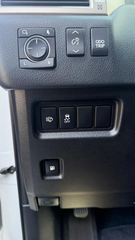 2017 Lexus GX - Image 28