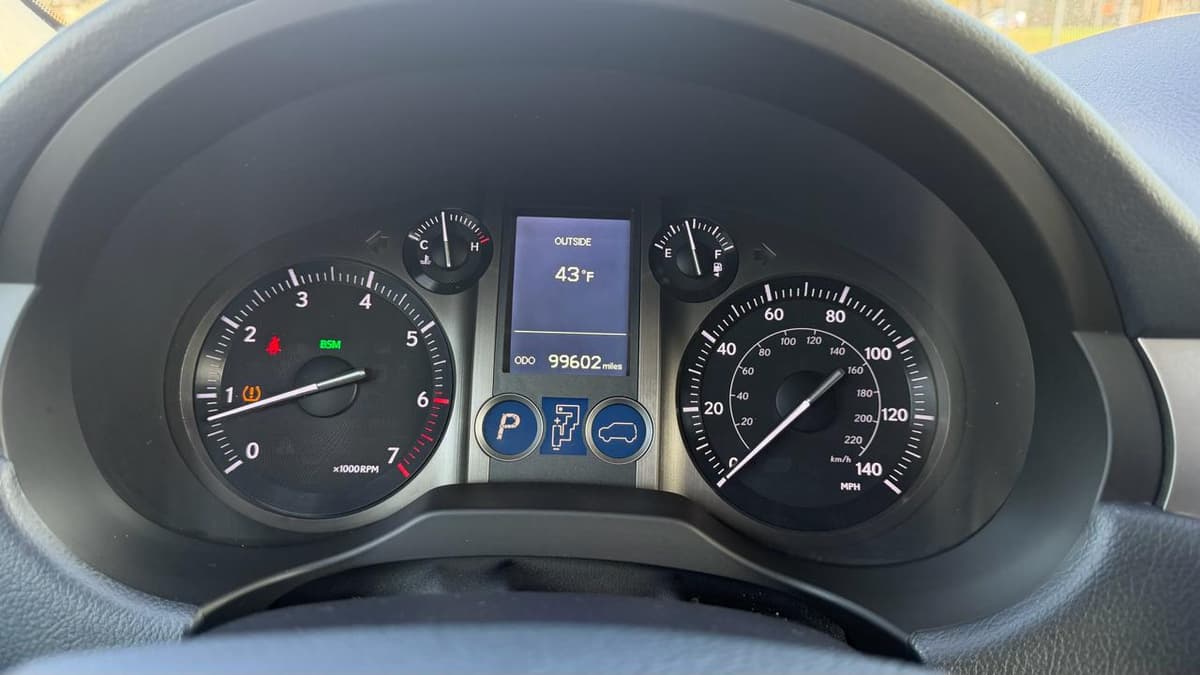 2017 Lexus GX - Image 32