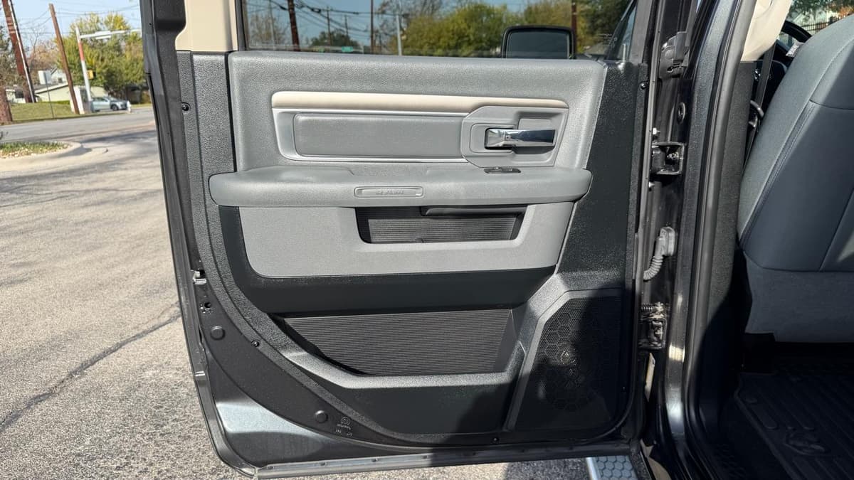 2017 Ram 1500 - Image 9