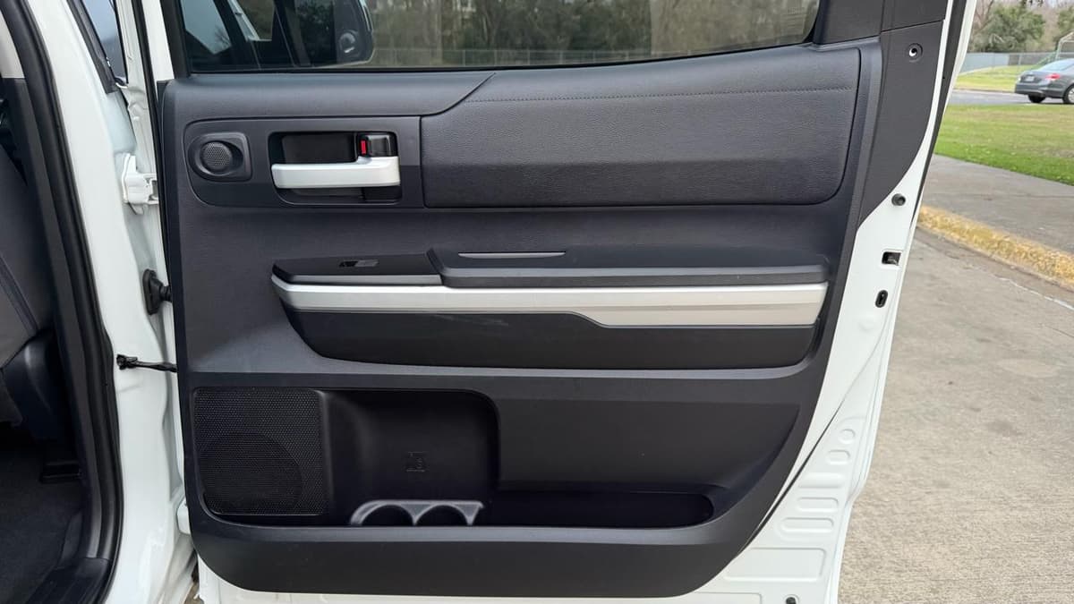 2016 Toyota Tundra - Image 11