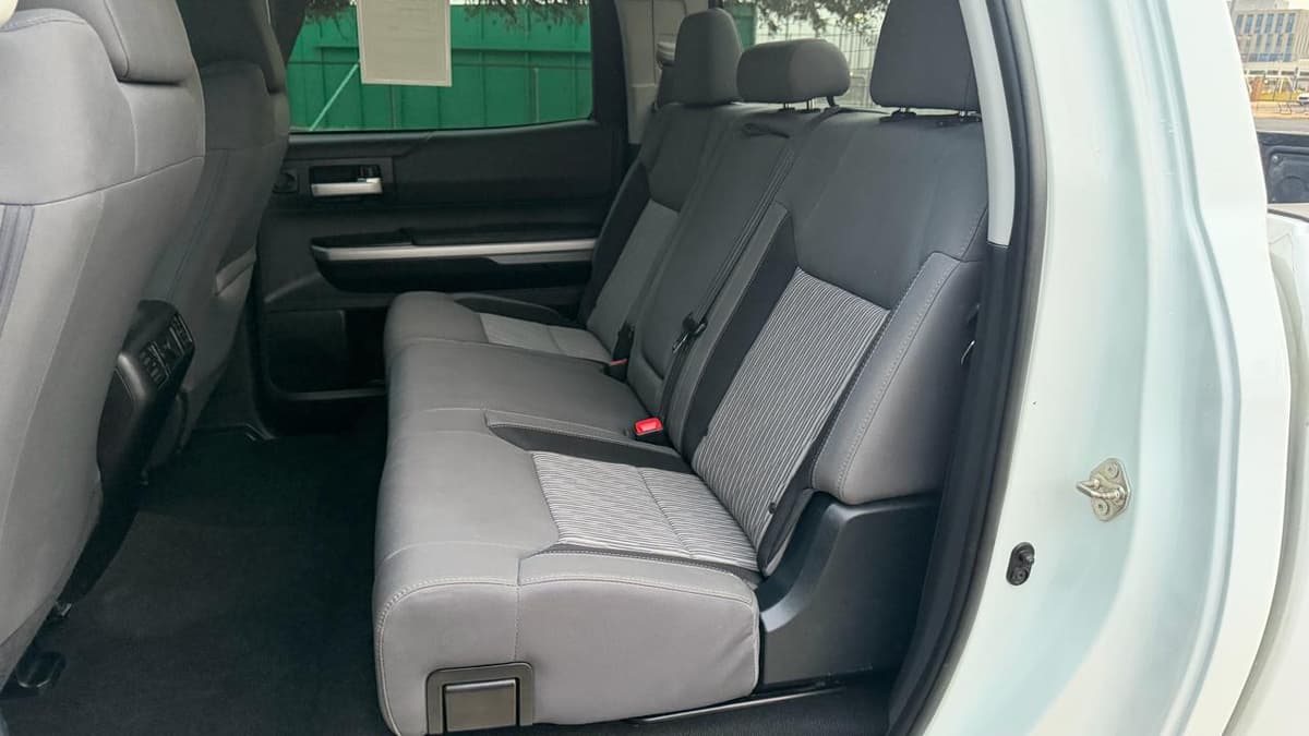 2016 Toyota Tundra - Image 16