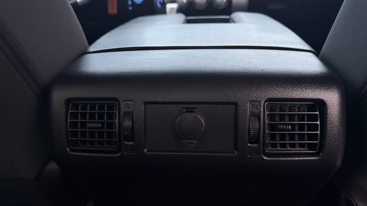 2016 Toyota Tundra - Image 19