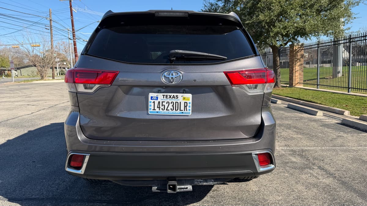 2017 Toyota Highlander - Image 5