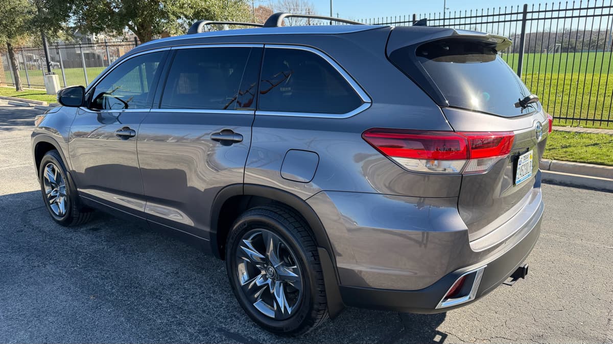 2017 Toyota Highlander - Image 6