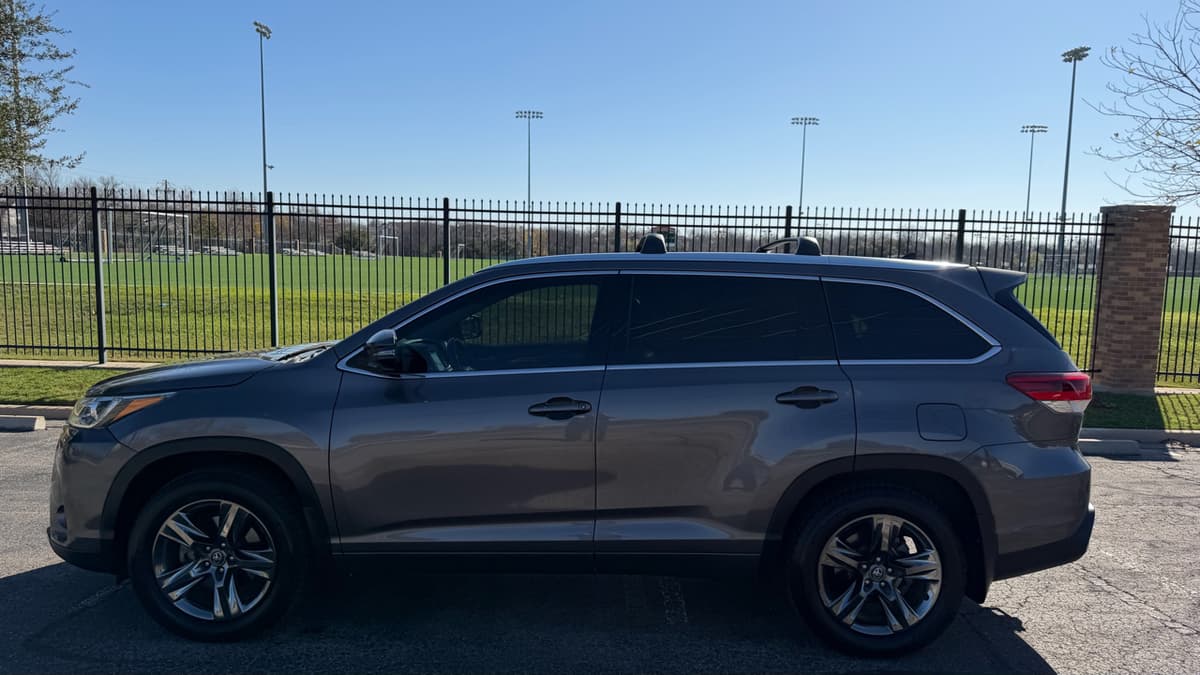 2017 Toyota Highlander - Image 7