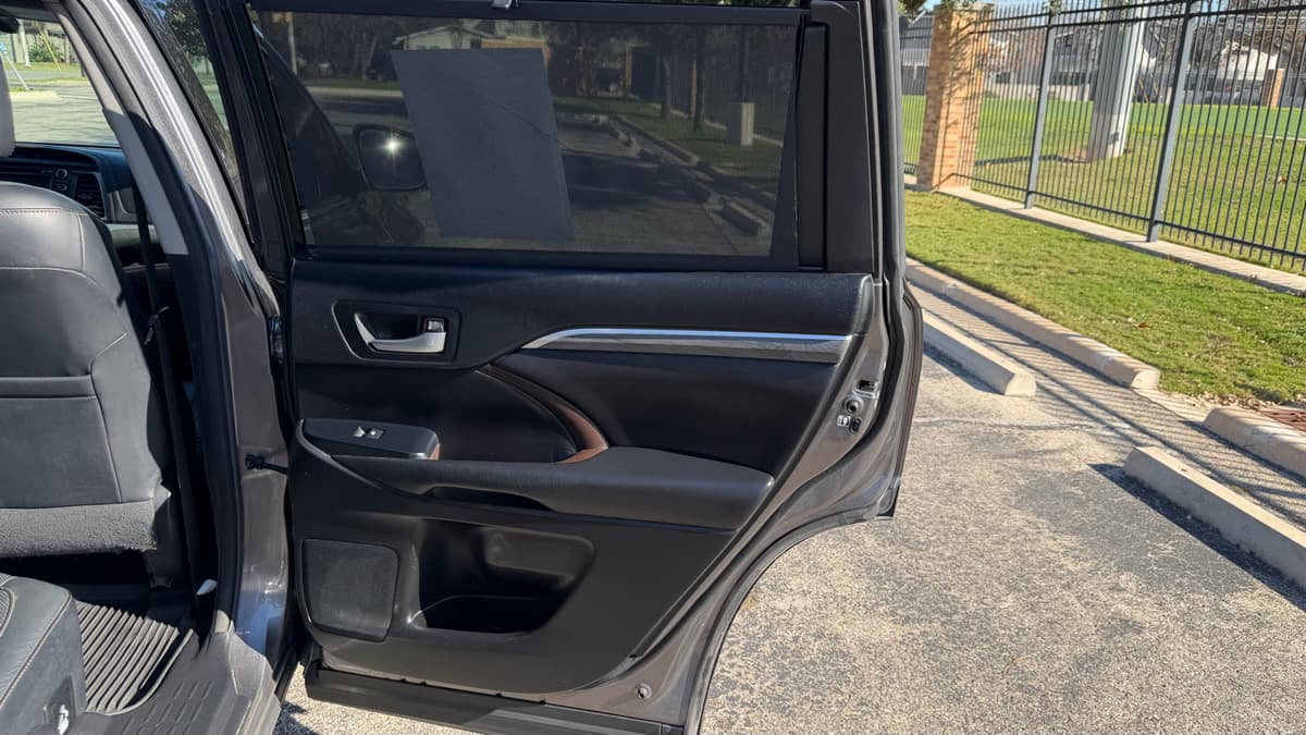 2017 Toyota Highlander - Image 10