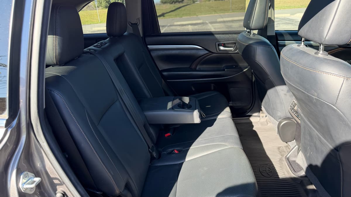 2017 Toyota Highlander - Image 15