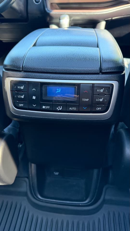 2017 Toyota Highlander - Image 17