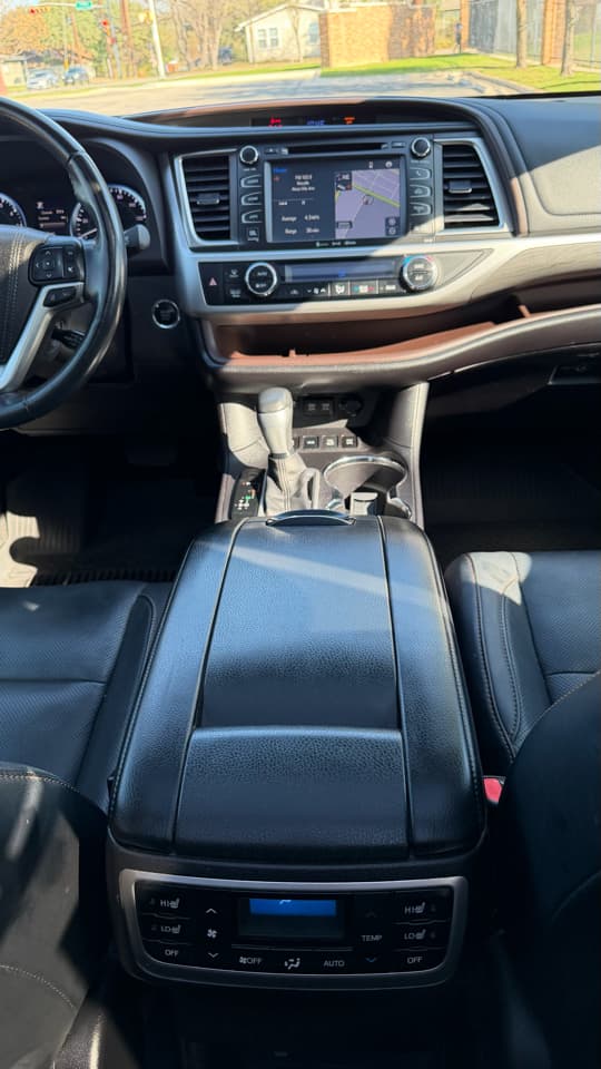 2017 Toyota Highlander - Image 18