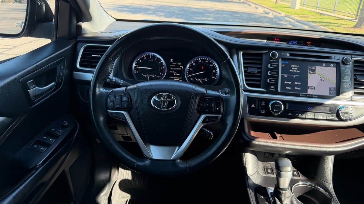2017 Toyota Highlander - Image 21
