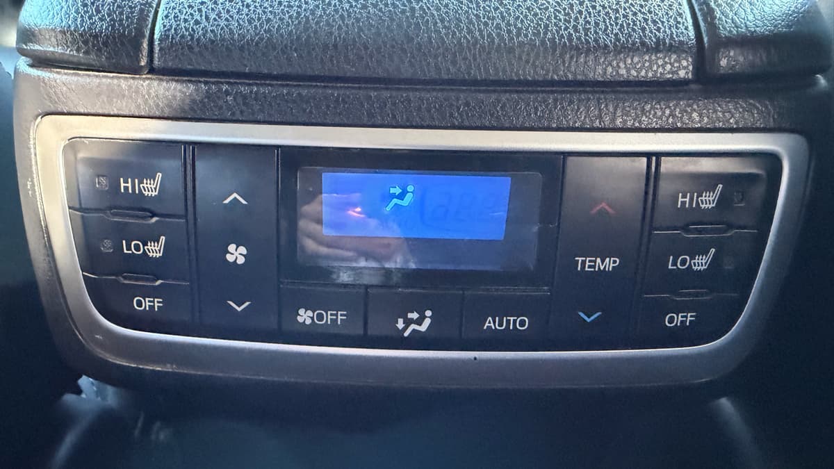 2017 Toyota Highlander - Image 23