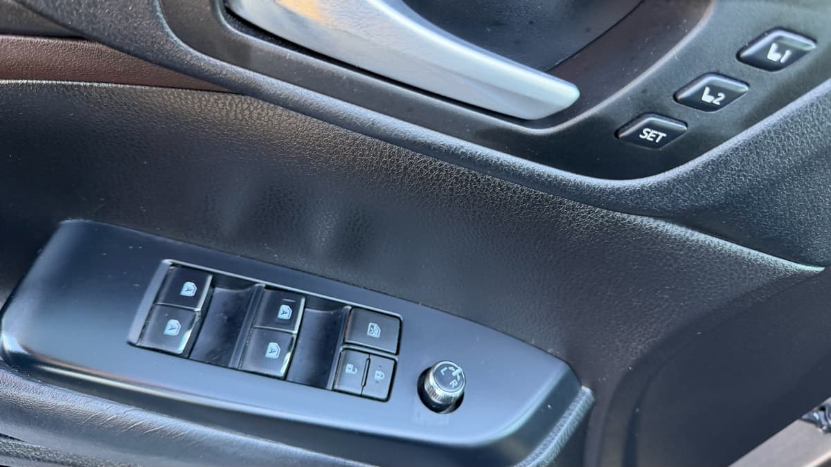 2017 Toyota Highlander - Image 24