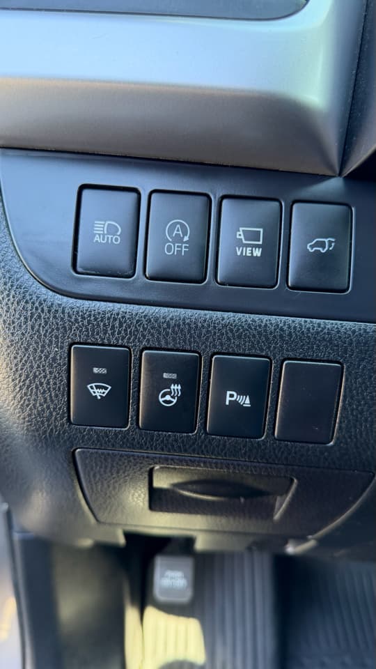 2017 Toyota Highlander - Image 25