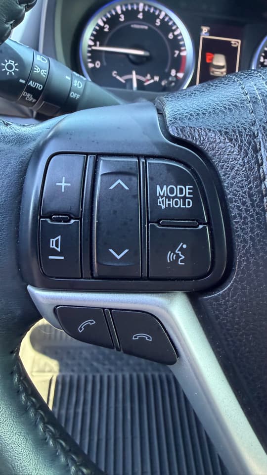 2017 Toyota Highlander - Image 26