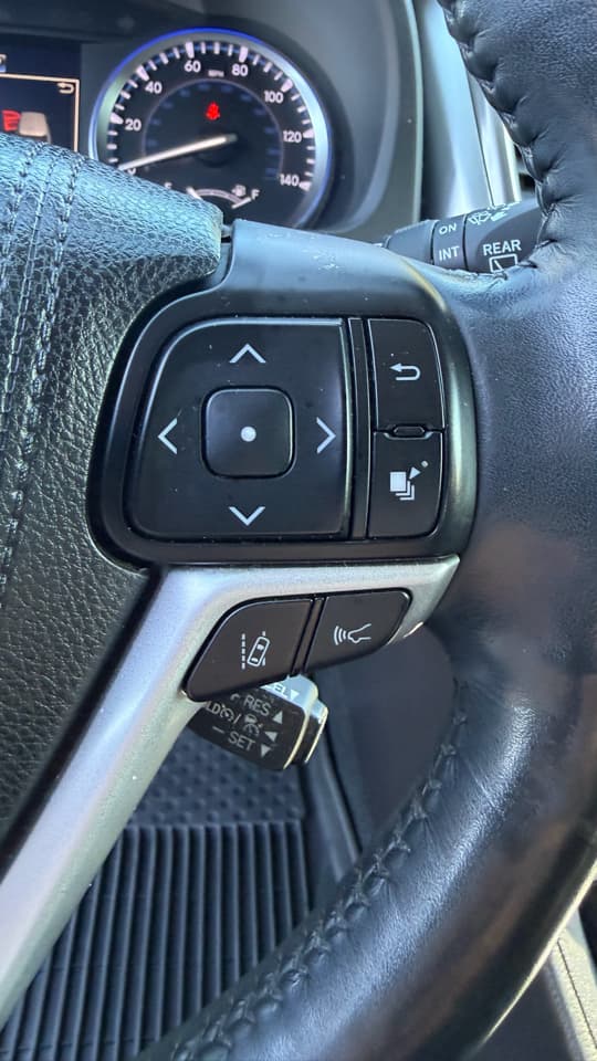 2017 Toyota Highlander - Image 27