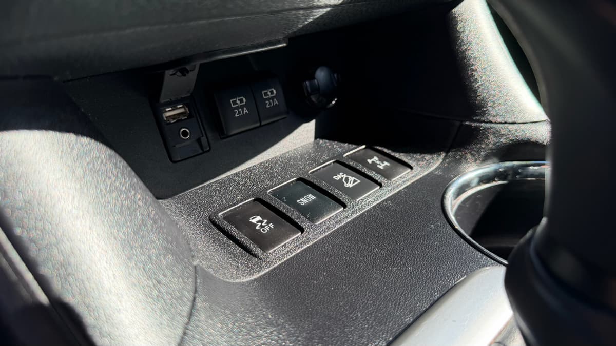 2017 Toyota Highlander - Image 28