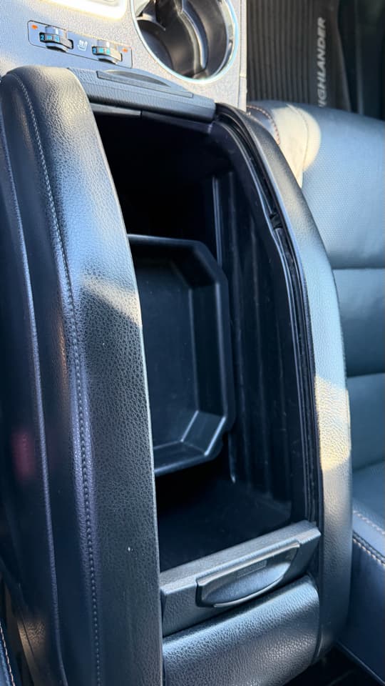 2017 Toyota Highlander - Image 30