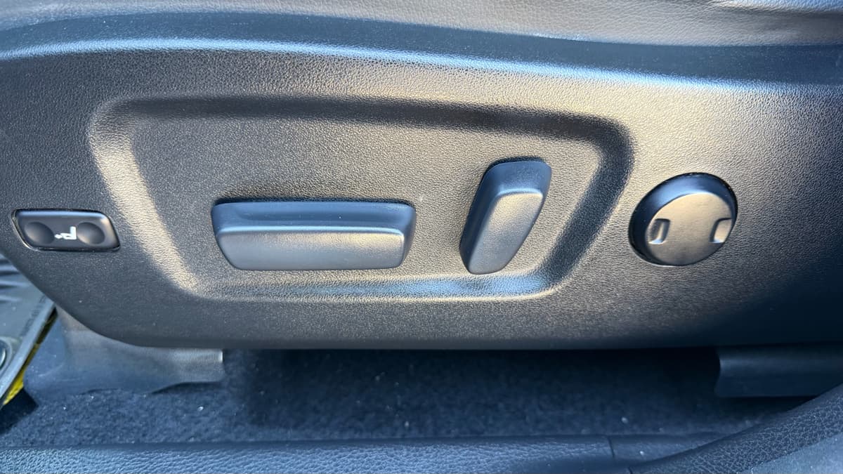 2017 Toyota Highlander - Image 31