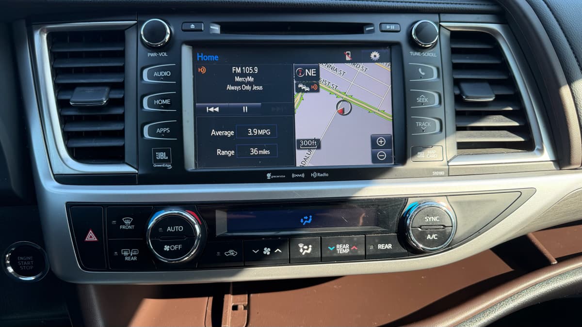 2017 Toyota Highlander - Image 34