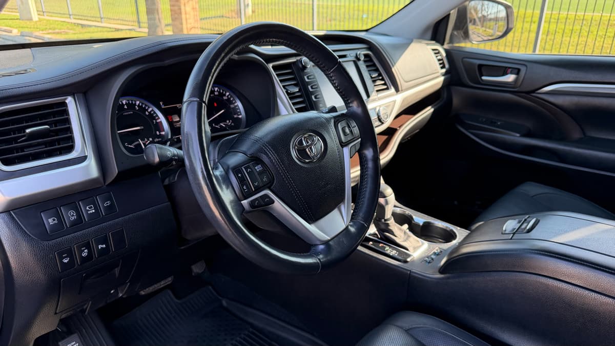 2017 Toyota Highlander - Image 35
