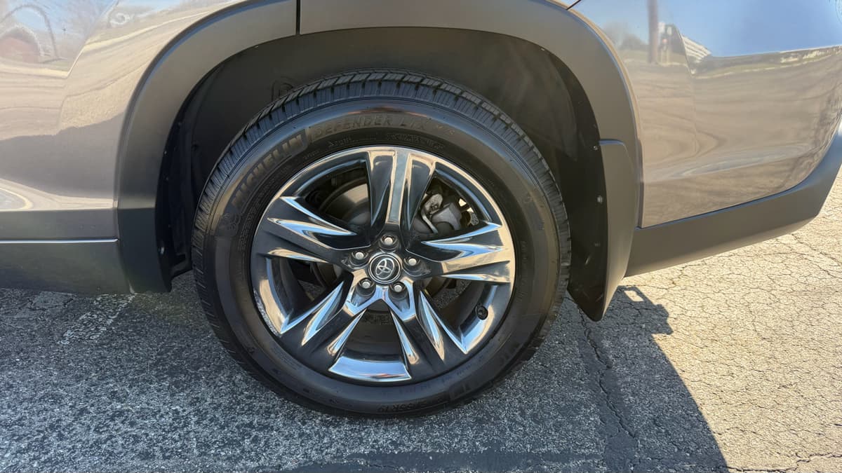 2017 Toyota Highlander - Image 36