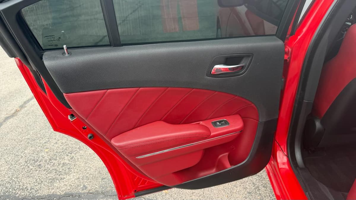 2014 Dodge Charger - Image 9