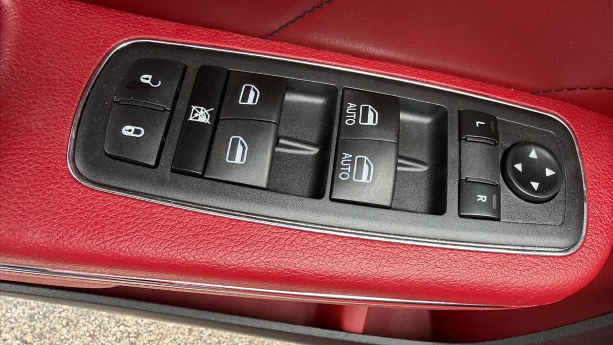 2014 Dodge Charger - Image 27