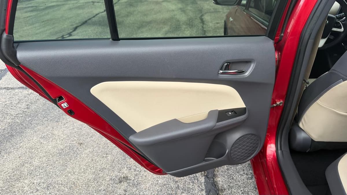 2018 Toyota Prius - Image 8