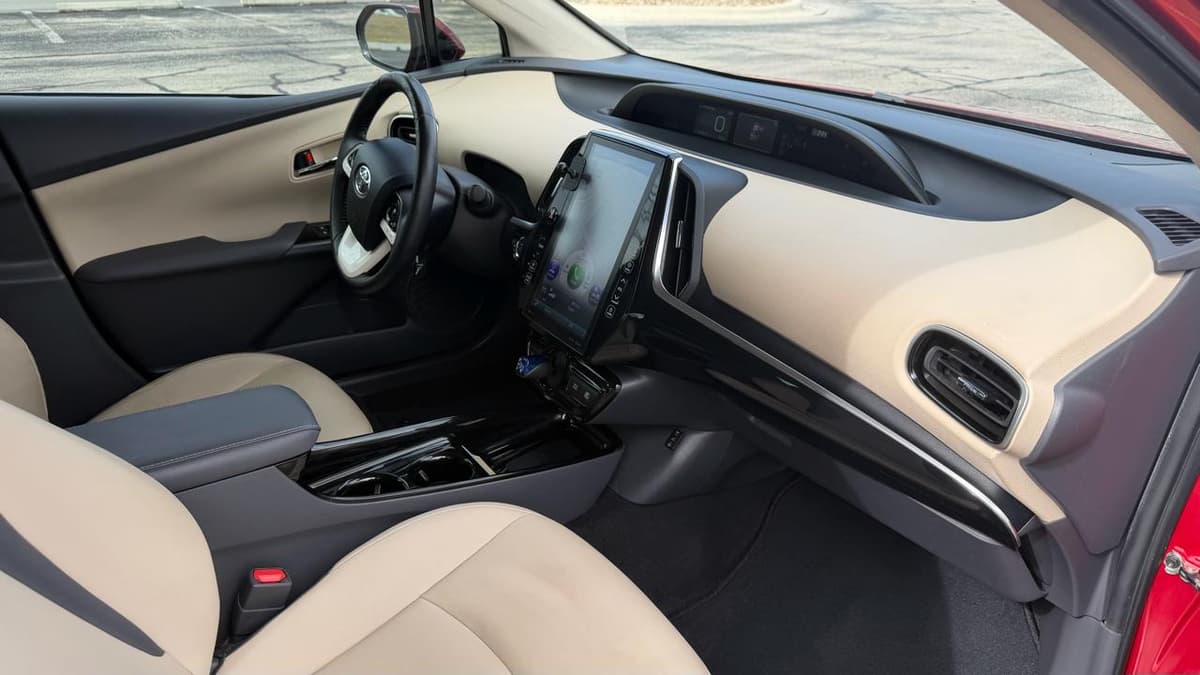 2018 Toyota Prius - Image 13